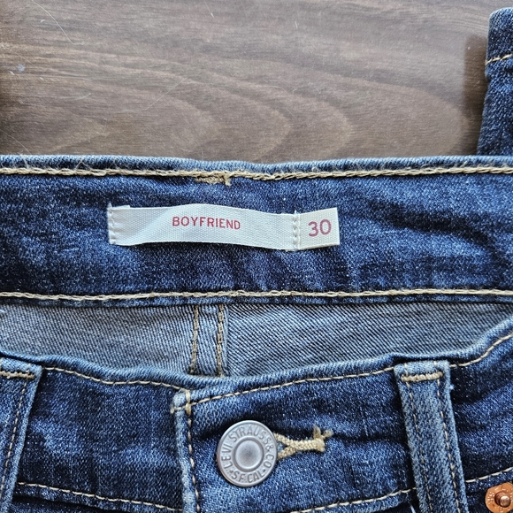 NWT Levi's Women's Boyfriend Jeans Mid Rise Tapered Leg Sz 10; 30x27 - Picture 4 of 7